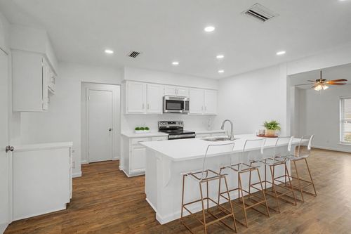 2217 Benbrook Dr, Carrollton, TX, 75007-5704 | Card Image