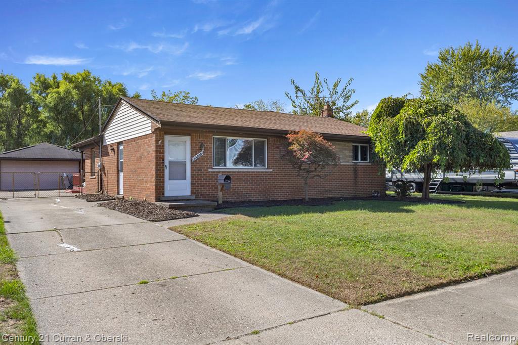 Bock St, Garden City, MI 48135