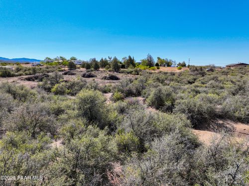 7995 W Farringdon Ln, Kirkland, AZ, 86332 | Card Image