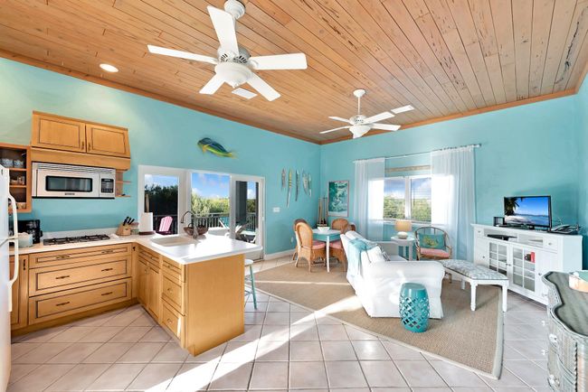 Guest House Great Room | Image 38