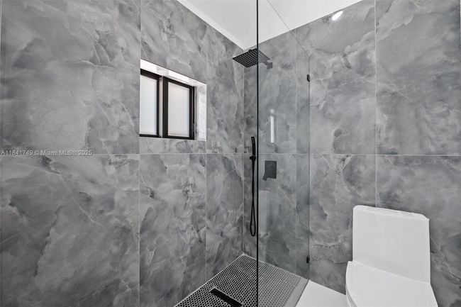 20620 Sw 120 Th Pl, House other with 3 bedrooms, 2 bathrooms and null parking in Miami FL | Image 20