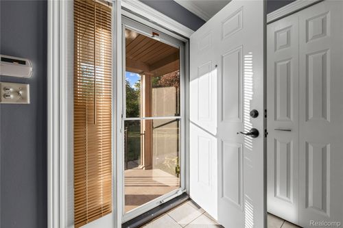 3711 Old Creek Rd, TROY, MI, 48084-1654 | Card Image