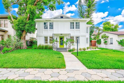 925 16th Ave N, ST PETERSBURG, FL, 33704-4275 | Card Image