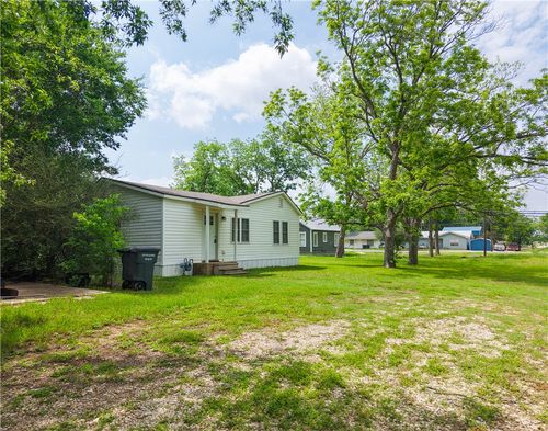 1207 W 6th St, Caldwell, TX, 77836 | Card Image