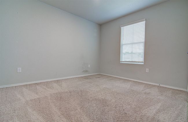 Unfurnished room with carpet flooring | Image 25