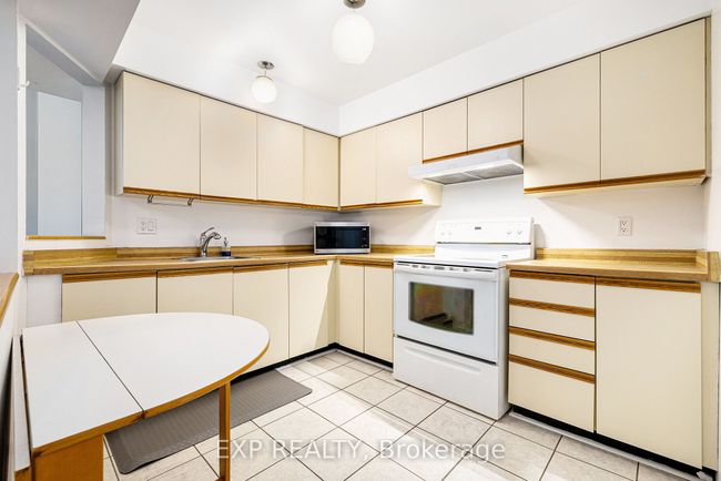 B - 207 Woodfield Dr, Condo with 2 bedrooms, 2 bathrooms and null parking in Nepean ON | Image 14