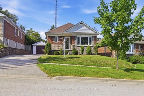 216 College Ave, Oshawa, ON, L1J1R7 | Card Image