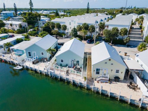 390 25th Street Ocean, Marathon, FL, 33050-2205 | Card Image