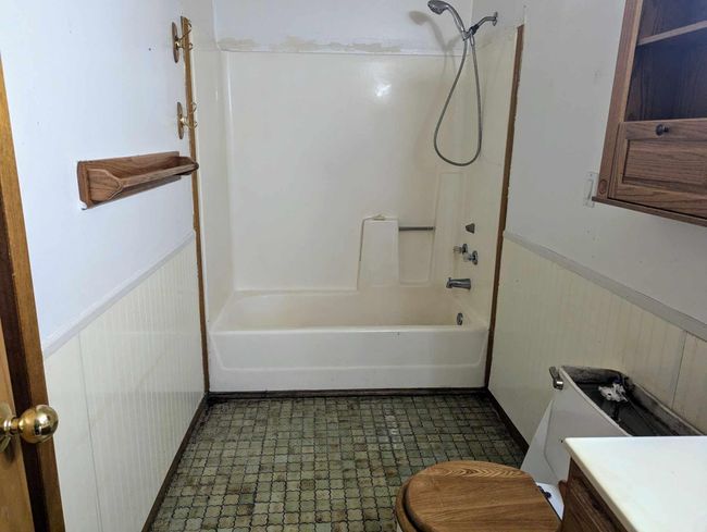 Lower level bathroom | Image 30