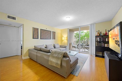 8303-19555 E Country Club Dr, Aventura, FL, 33180 | Card Image