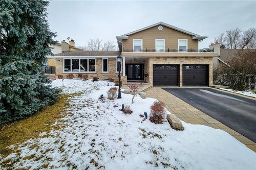 2119 Agincourt Cres, Burlington, ON, L7P1P3 | Card Image