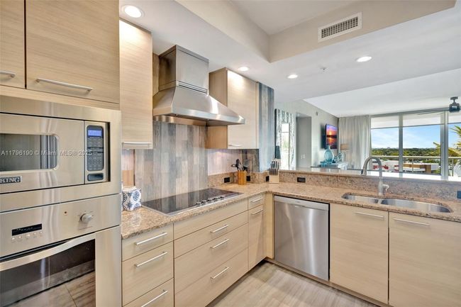 APT-514 - 1 N Ocean Blvd, Condo with 2 bedrooms, 2 bathrooms and null parking in Pompano Beach FL | Image 8