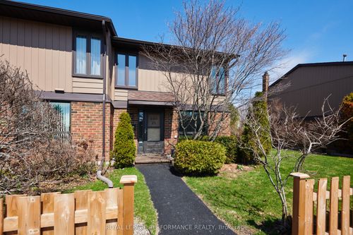 25-890 Cahill Drive W, Hunt Club - Windsor Park Village and Area, ON, K1V9A4 | Card Image