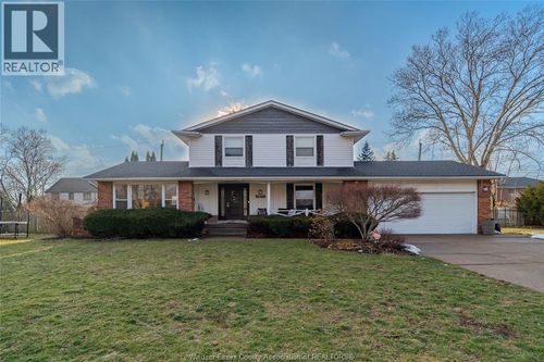 2477 Mark Ave, Windsor, ON, N9E2W2 | Card Image