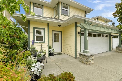 1967 Polo Park Crt, Saanichton, BC, V8M2K1 | Card Image