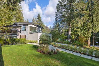 686 Osborne Rd E, House other with 7 bedrooms, 6 bathrooms and 6 parking in North Vancouver BC | Image 2