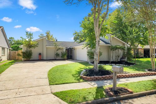 2531 Colonial Ridge Dr, Friendswood, TX, 77546-2609 | Card Image