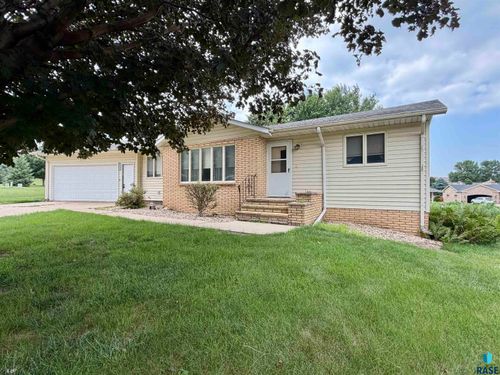 1111 Elm Cv Cove, Luverne, MN, 56156 | Card Image