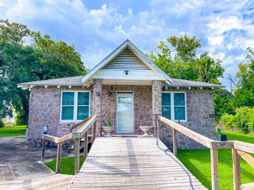 3832 W Park Ave, Orange, TX, 77630-1812 | Card Image