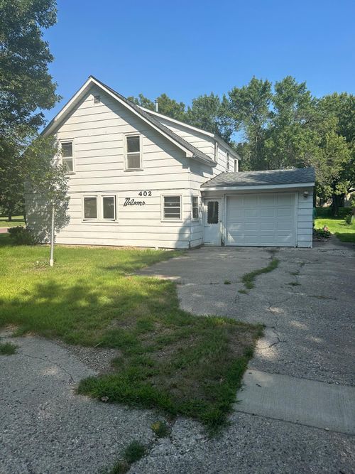 402 5th Ave, Mountain Lake, MN, 56159-1559 | Card Image