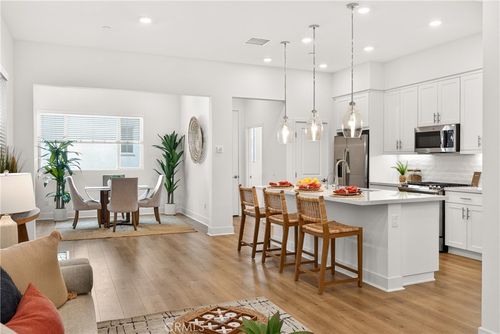 1682 Lexington Ln, San Pedro, CA, 90732-6106 | Card Image