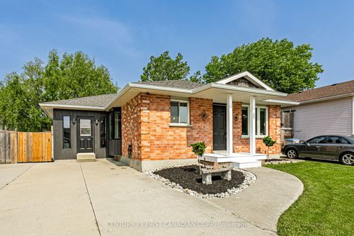 29 Robin St, Ailsa Craig, ON, N0M1A0 | Card Image