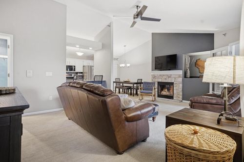 5-1030 River Place Boulevard, Waukesha, WI, 53189 | Card Image