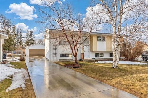 35 Temple Bay, Winnipeg, MB, R3T2V1 | Card Image