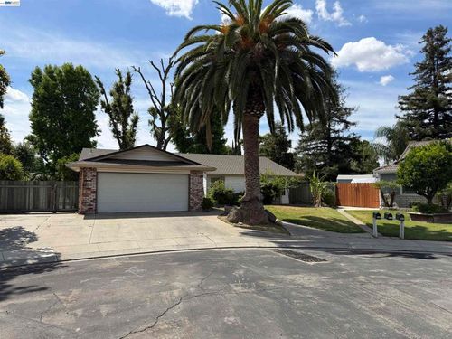 950 Lobos Ct, Manteca, CA, 95336-3040 | Card Image