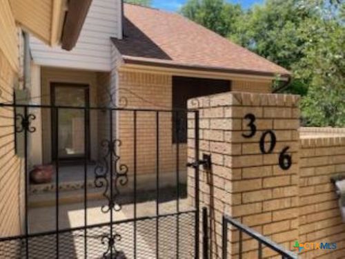 306 S Arnold St, Lampasas, TX, 76550-2536 | Card Image