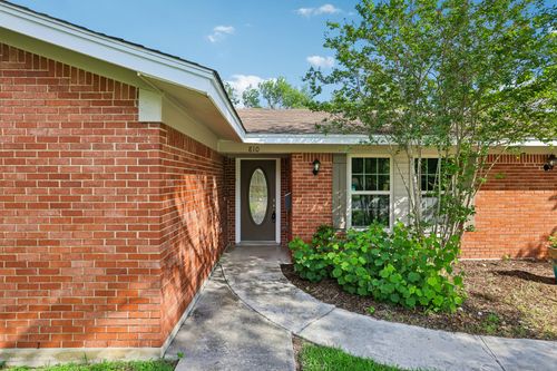 810 Vogel Dr, Lockhart, TX, 78644-3342 | Card Image
