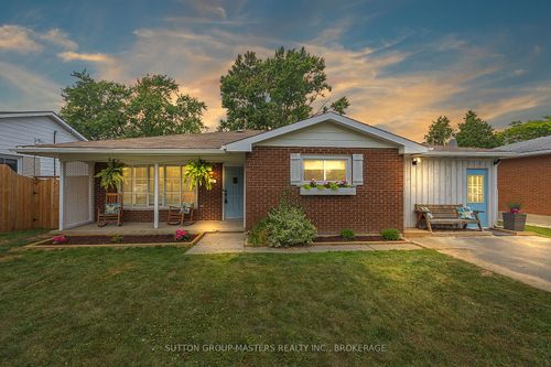 76 Smithfield Cres, Kingston, ON, K7M3C4 | Card Image