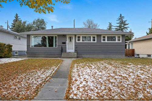 2615 37 St Sw, Calgary, AB, T3E3B2 | Card Image