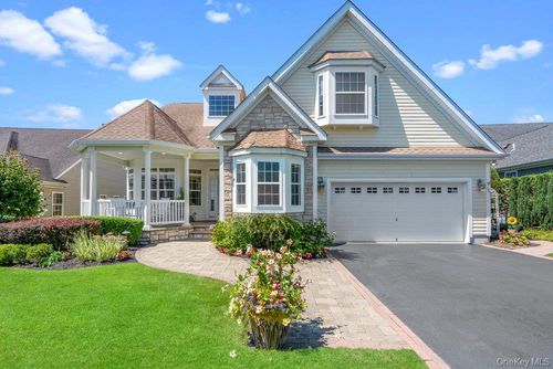 395 Stonecrop Rd, Riverhead, NY, 11901-1221 | Card Image