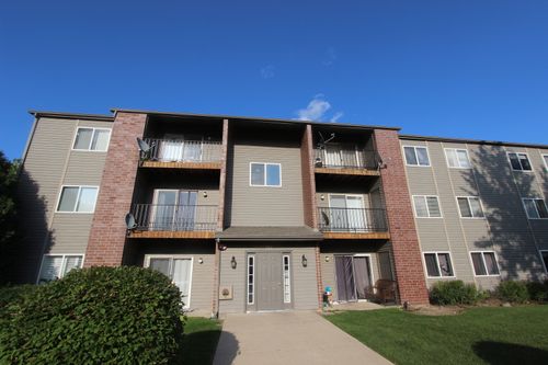 206-727 Elm Ln, Woodstock, IL, 60098-6703 | Card Image
