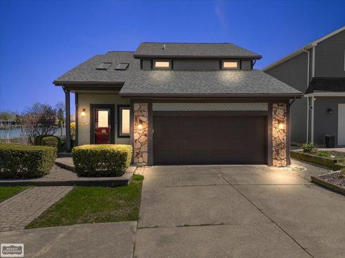 37952 Circle Dr, Harrison Twp, MI, 48045-2811 | Card Image