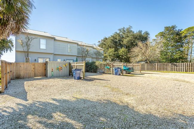 Gravel backyard/parking | Image 12