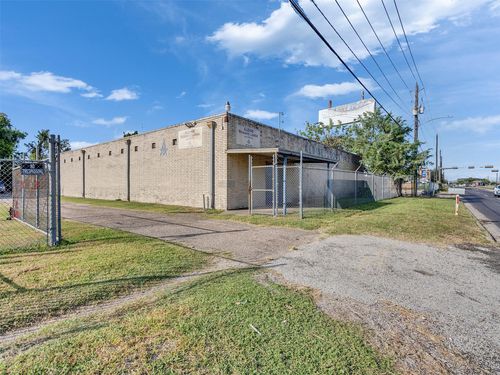 151 West Rd, Houston, TX, 77037-1131 | Card Image