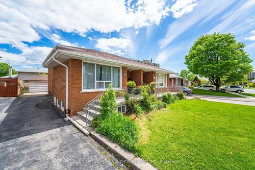 39 Waterbury Drive, Etobicoke, ON, M9R3Y1 | Card Image