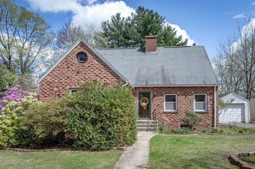 16 Queen St, Holyoke, MA, 01040-2115 | Card Image