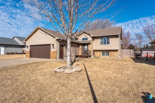 6800 W 61st St Street, Sioux Falls, SD, 57106 | Card Image