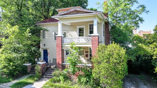 102 W Mckee St, Greeneville, TN, 37743-4814 | Card Image