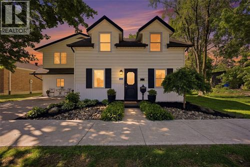 554 Niagara St, Wyoming, ON, N0N1T0 | Card Image