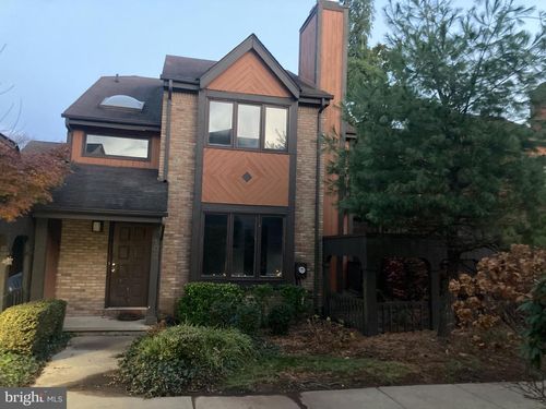 102 Riverbend Dr, North Brunswick, NJ, 08902-1100 | Card Image