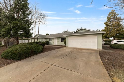 731 Maple St, Central Point, OR, 97502-2386 | Card Image