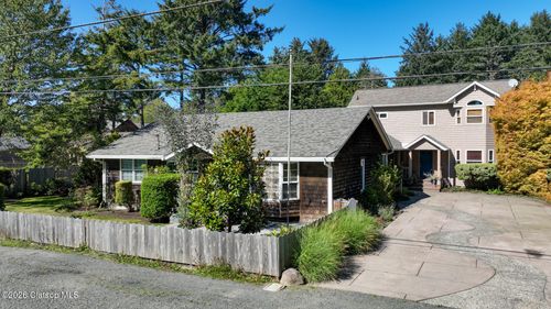 264 & 240 E Jackson St, Cannon Beach, OR, 97110-3091 | Card Image