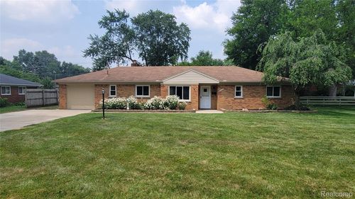45437 Hecker Dr, Utica, MI, 48317-5750 | Card Image