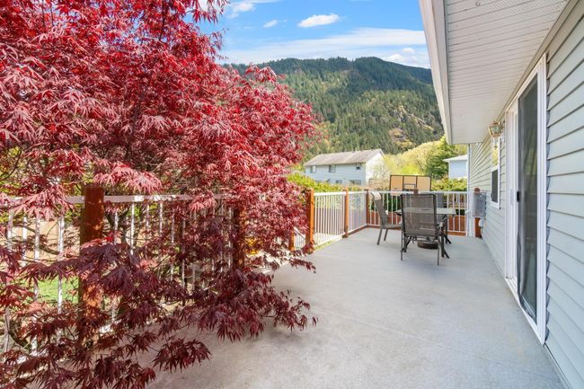 452 Naismith Avenue, House other with 5 bedrooms, 3 bathrooms and 6 parking in Harrison Hot Springs BC | Image 37