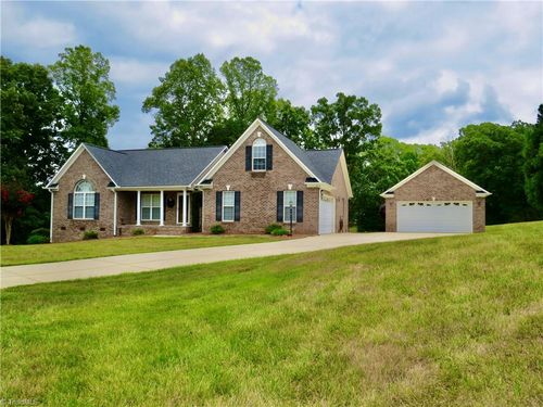 132 Feather Ridge Cir, Reidsville, NC, 27320-8357 | Card Image