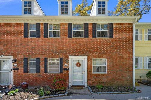 404-404 Towne House Vlg, Islandia, NY, 11749-4822 | Card Image